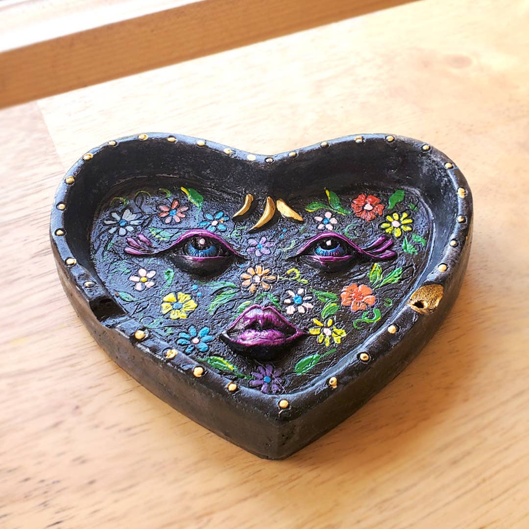 Heart Shaped Floral Face Flat Ashtray